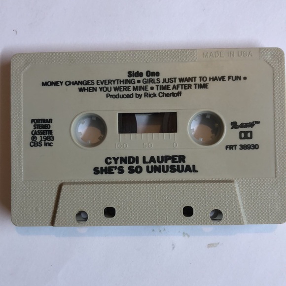 VTG Cassette Cyndi Lauper - She’s so Unusual - Picture 6 of 7